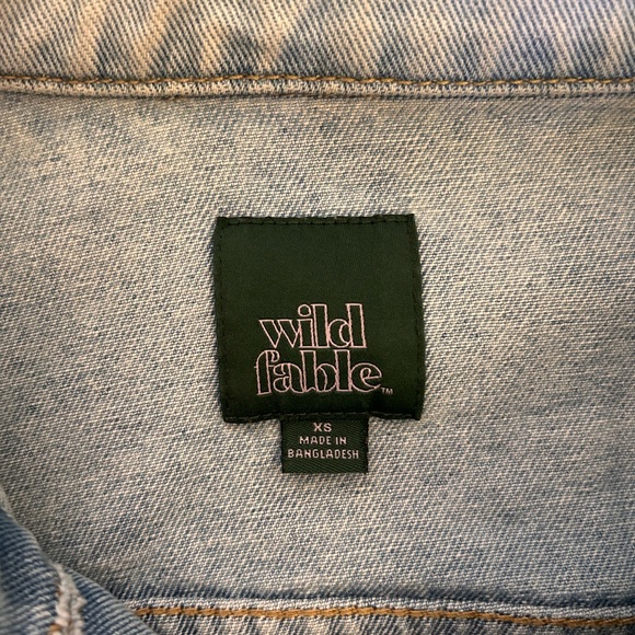 Light-wash Crop Jean Jacket - Picture 2 of 2